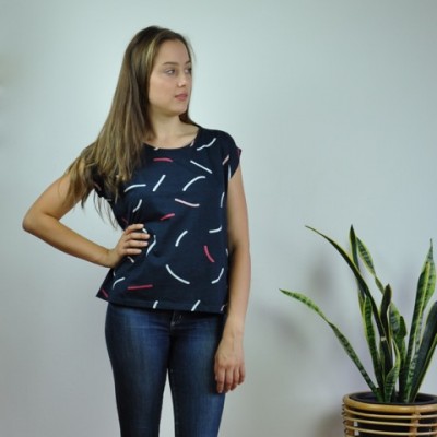 navy_squiggle_tee_2_square
